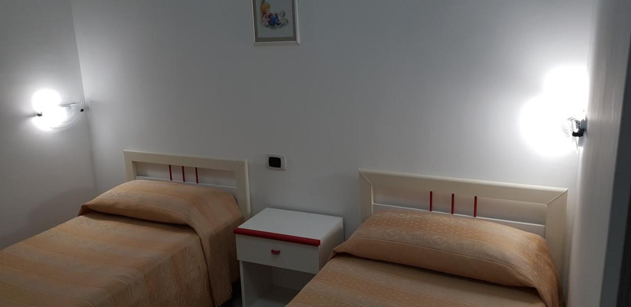 Holiday B&B Vico Del Gargano Bagian luar foto