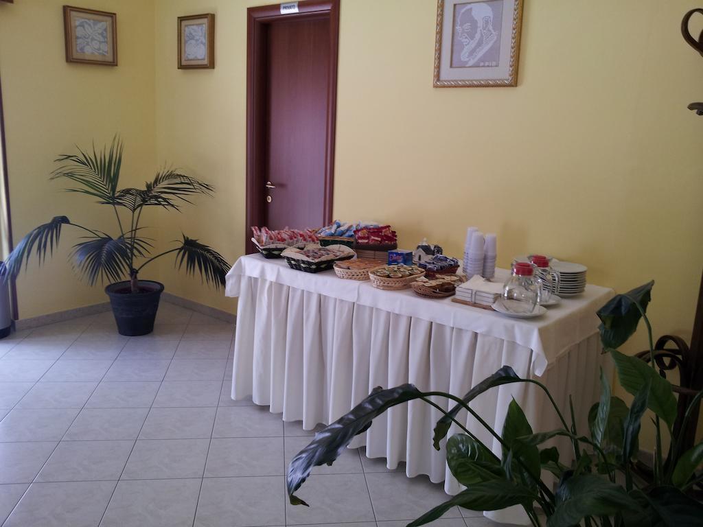 Holiday B&B Vico Del Gargano Bagian luar foto