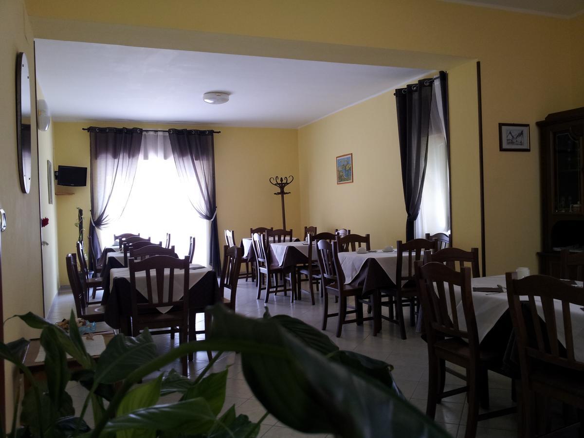 Holiday B&B Vico Del Gargano Bagian luar foto