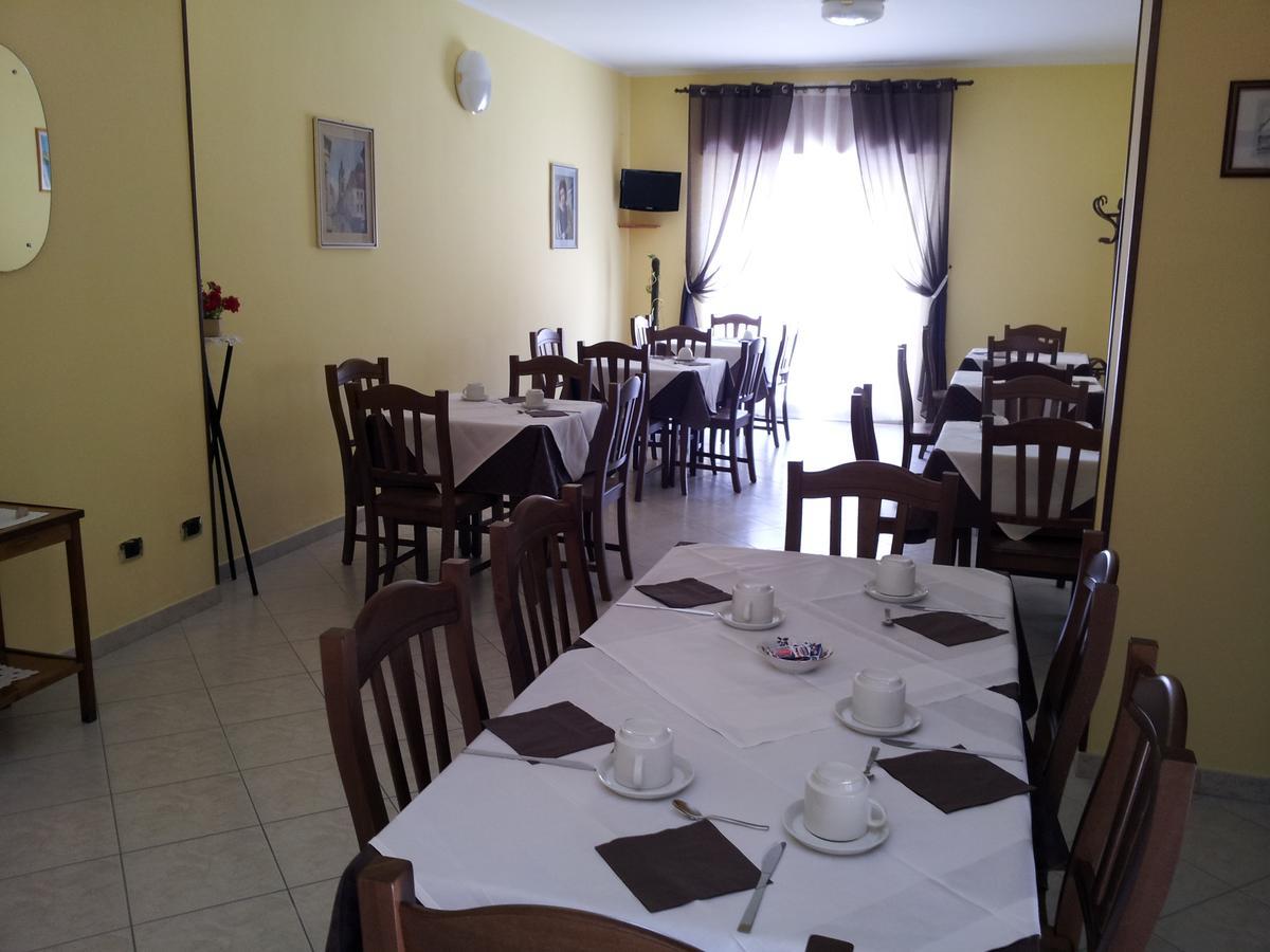 Holiday B&B Vico Del Gargano Bagian luar foto