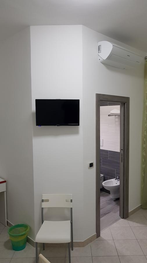 Holiday B&B Vico Del Gargano Bagian luar foto
