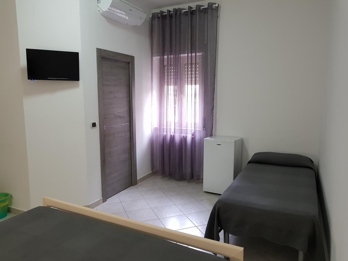Holiday B&B Vico Del Gargano Bagian luar foto