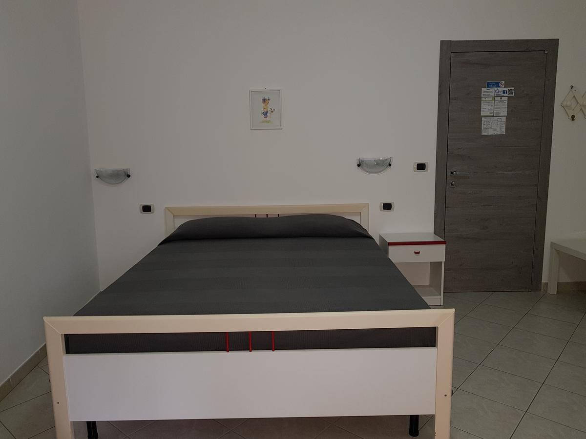 Holiday B&B Vico Del Gargano Bagian luar foto