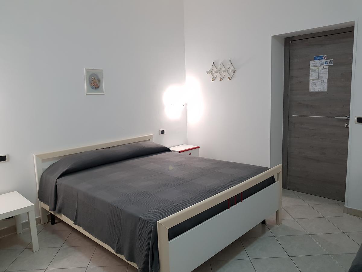 Holiday B&B Vico Del Gargano Bagian luar foto