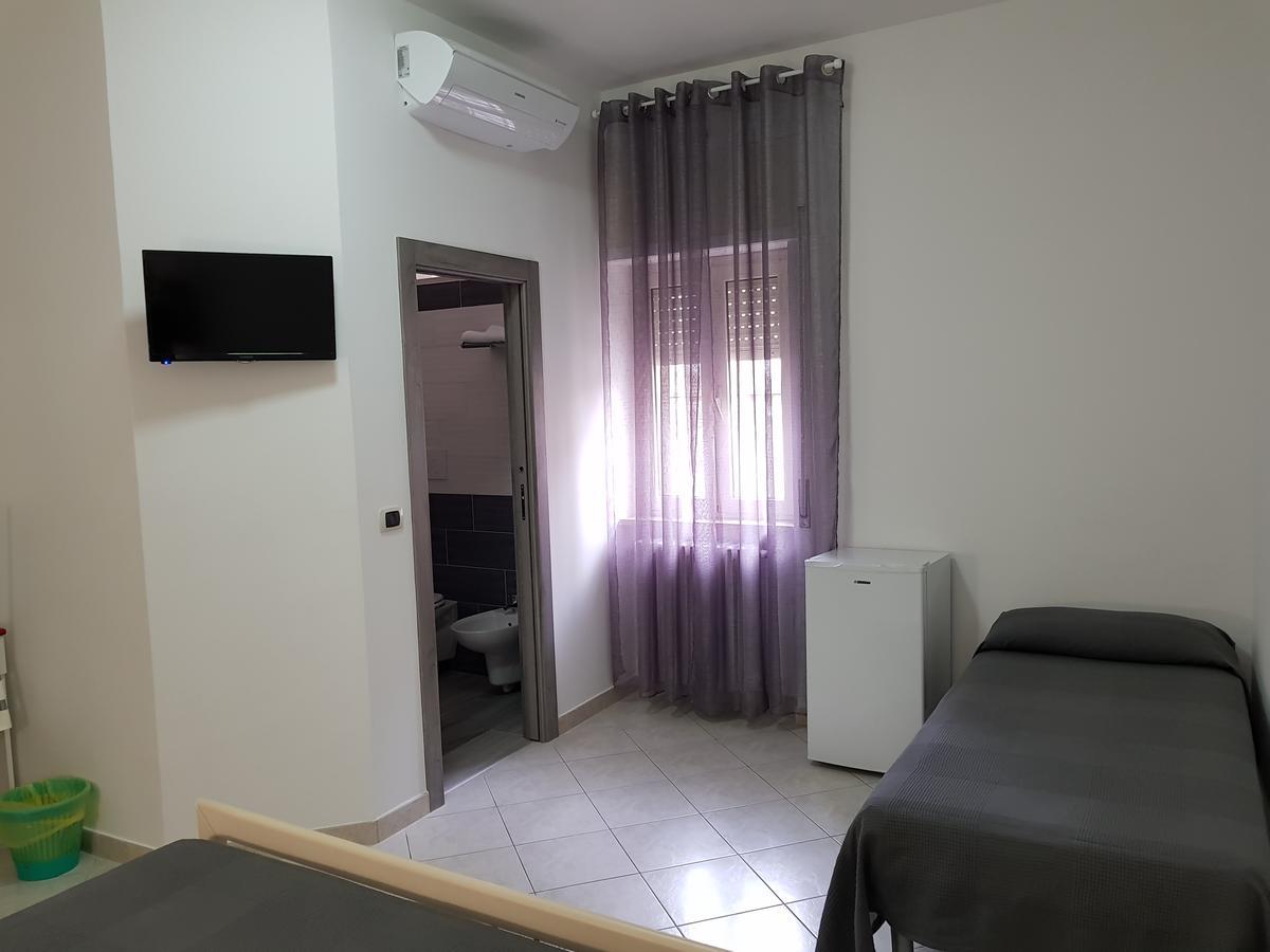 Holiday B&B Vico Del Gargano Bagian luar foto