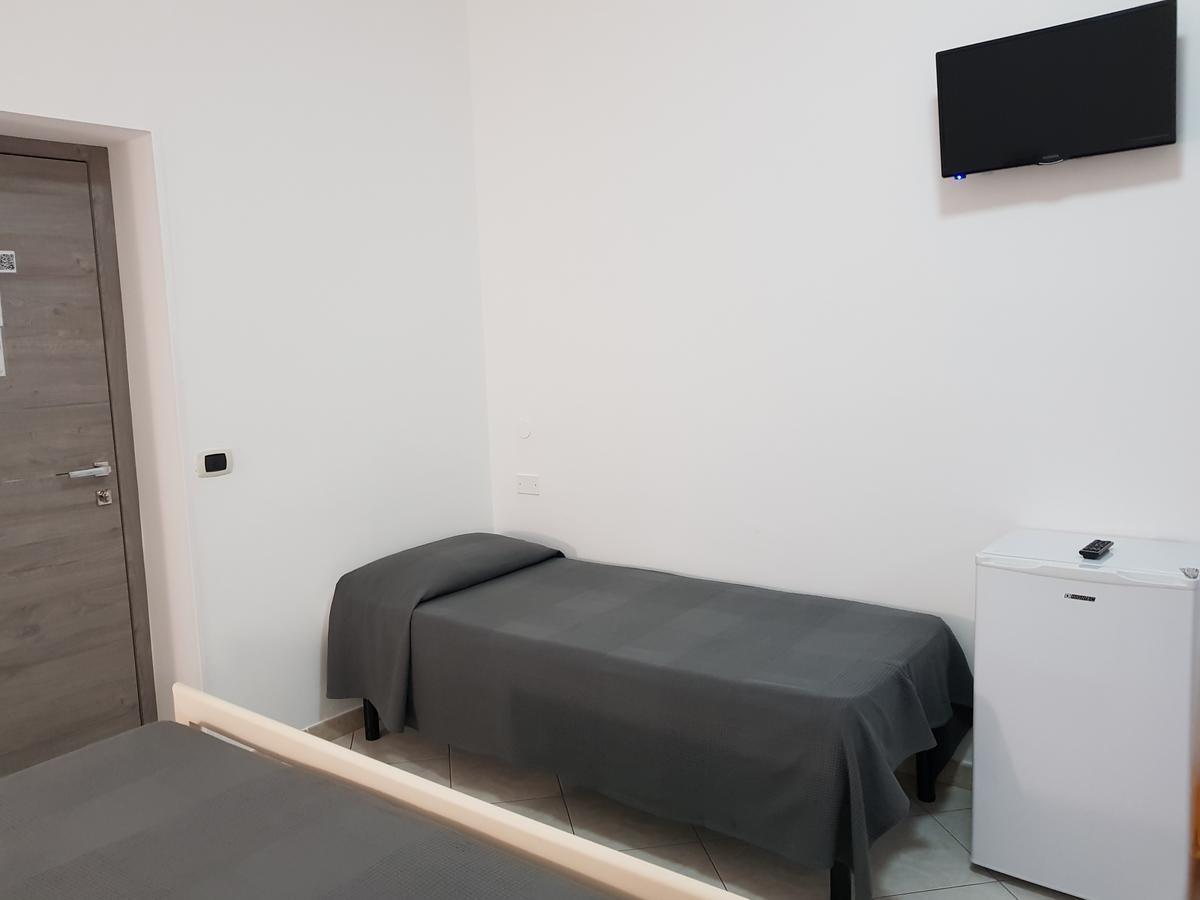 Holiday B&B Vico Del Gargano Bagian luar foto