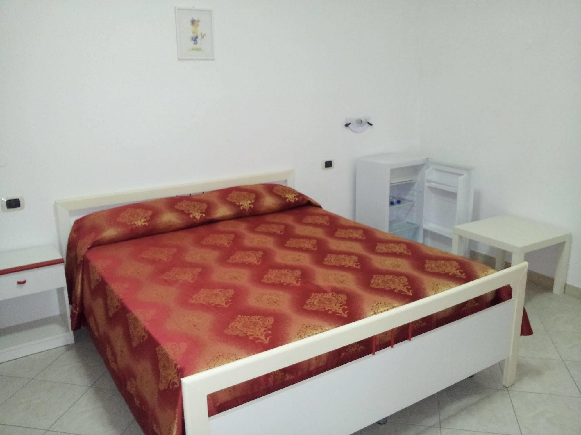 Holiday B&B Vico Del Gargano Bagian luar foto