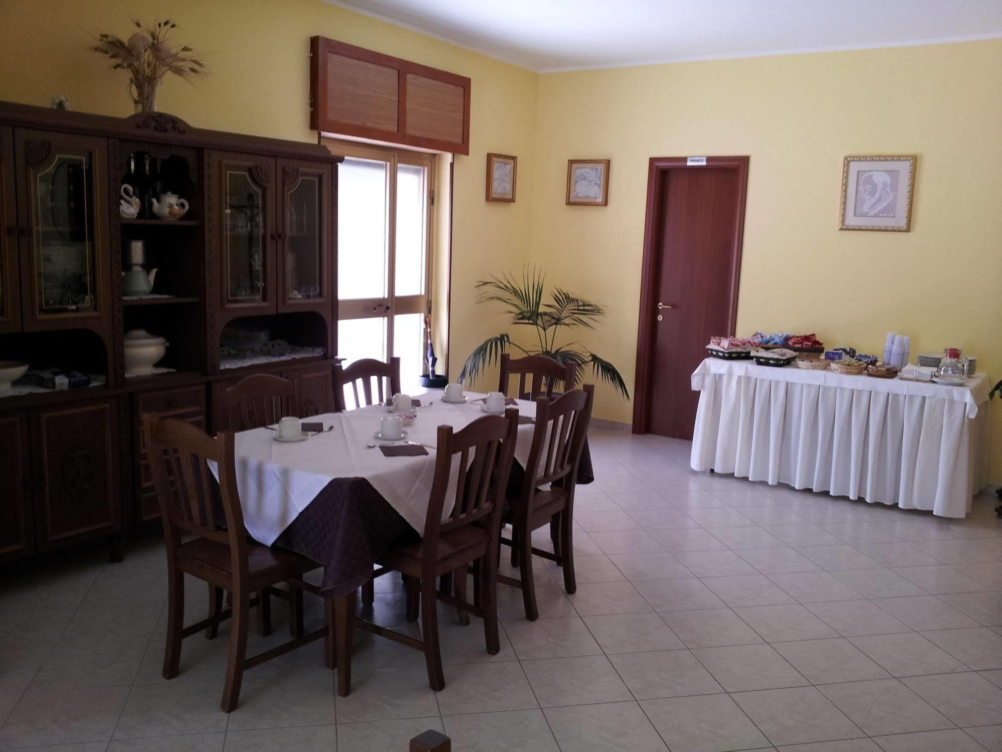 Holiday B&B Vico Del Gargano Bagian luar foto