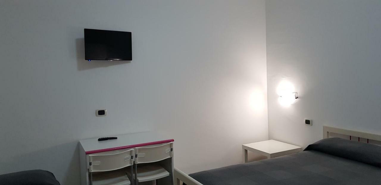 Holiday B&B Vico Del Gargano Bagian luar foto